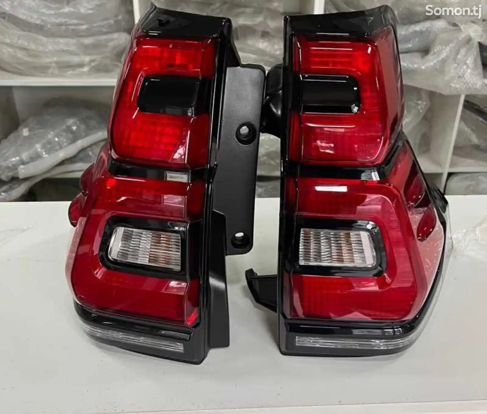 Задние стоп фонари на Toyota Land Cruiser Prado 2018-2023-1