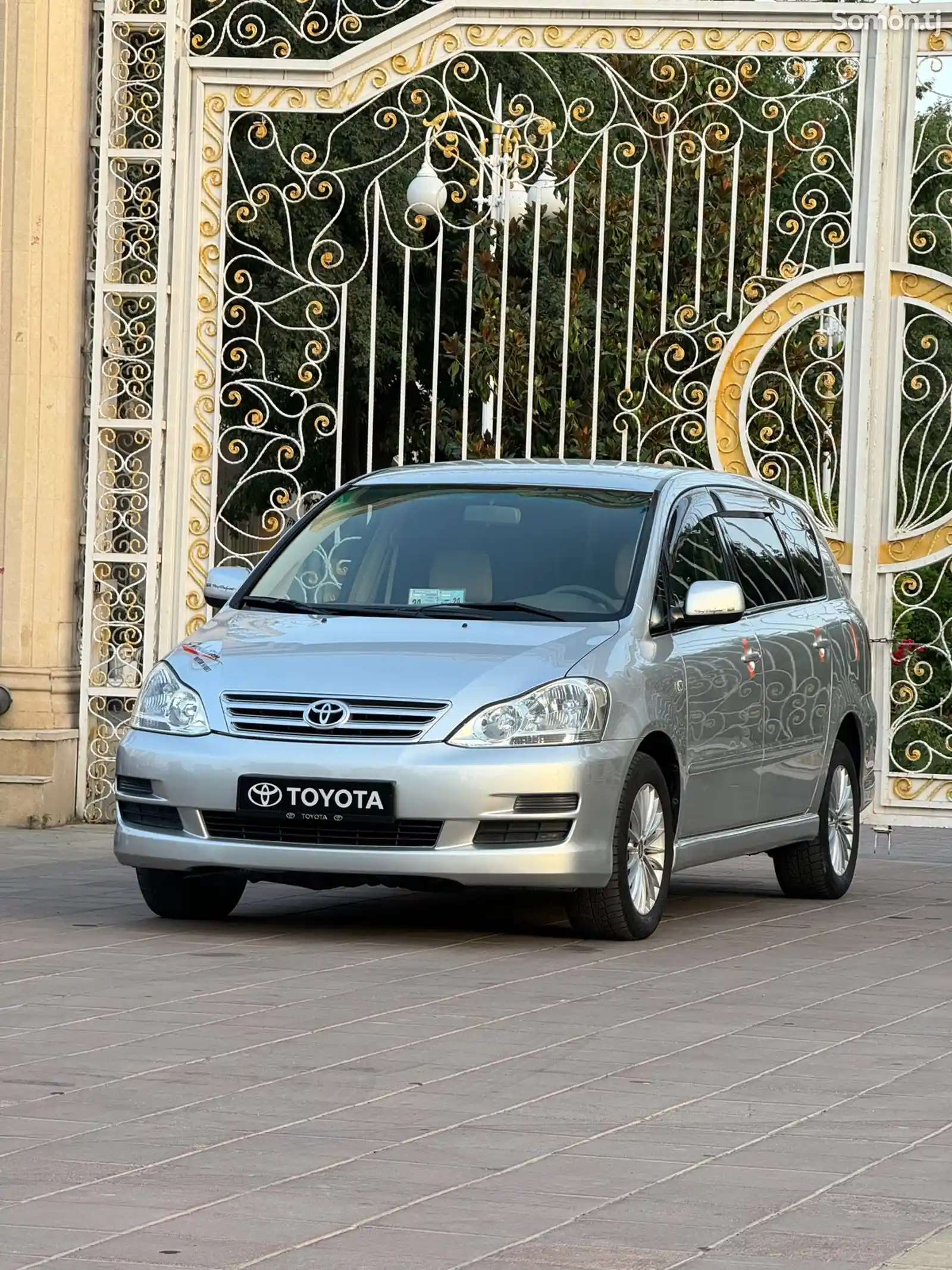 Toyota Ipsum, 2009-2