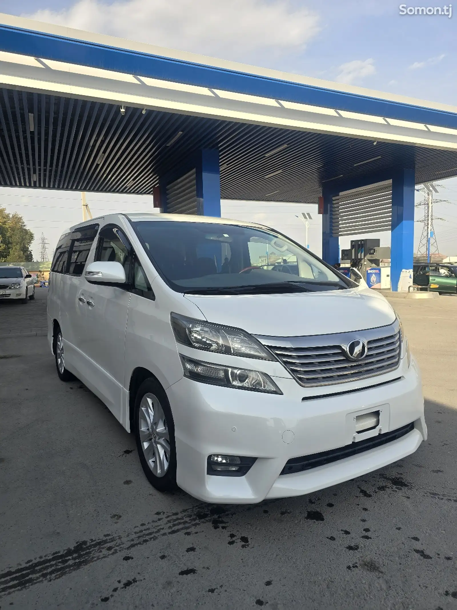 Toyota Vellfire, 2010-3