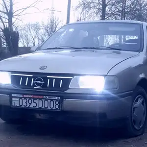 Opel Vectra A, 1990