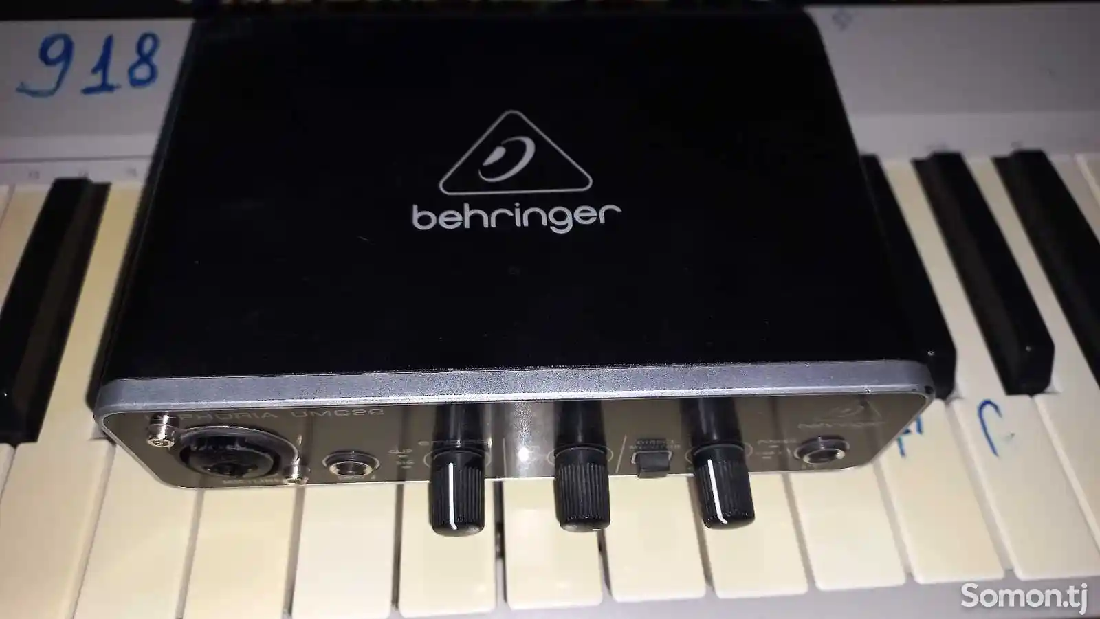 Внешняя звуковая карта behringer umc22-3