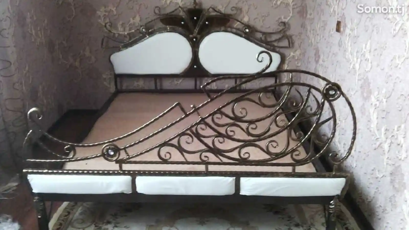 Спальняя железная кровать на заказ-1
