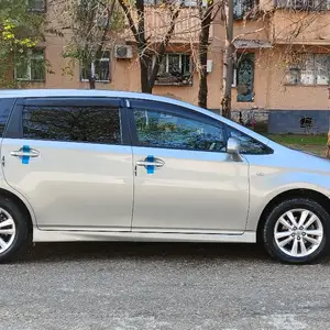 Toyota Wish, 2011