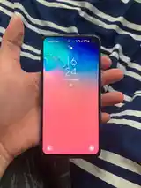 Samsung Galaxy S10e-2