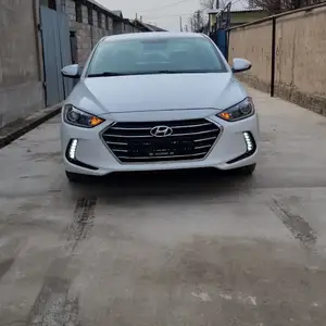 Hyundai Elantra, 2018