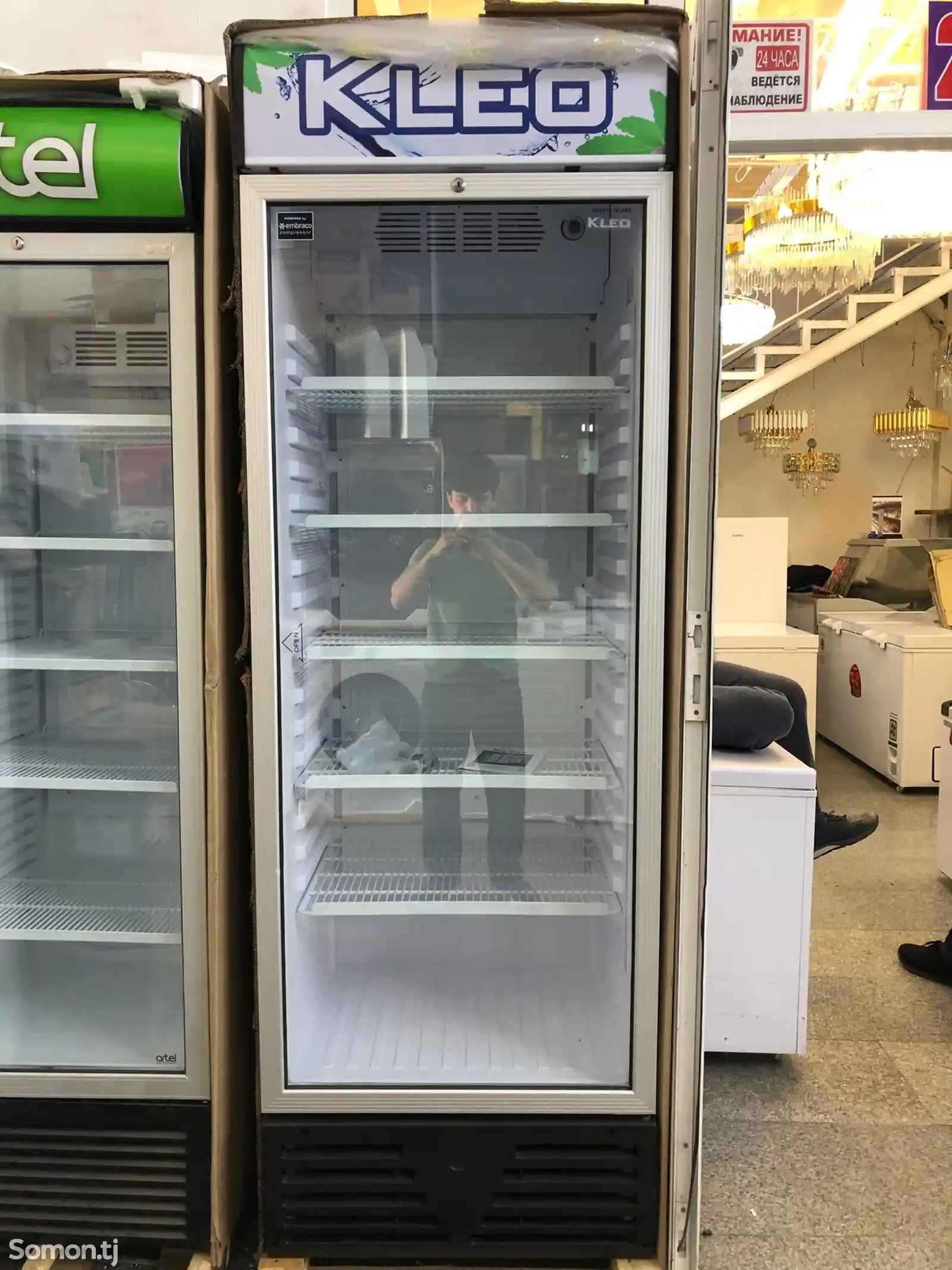 Витринный холодильник Kleo 550-3
