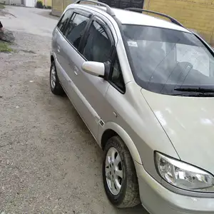 Opel Zafira, 2004