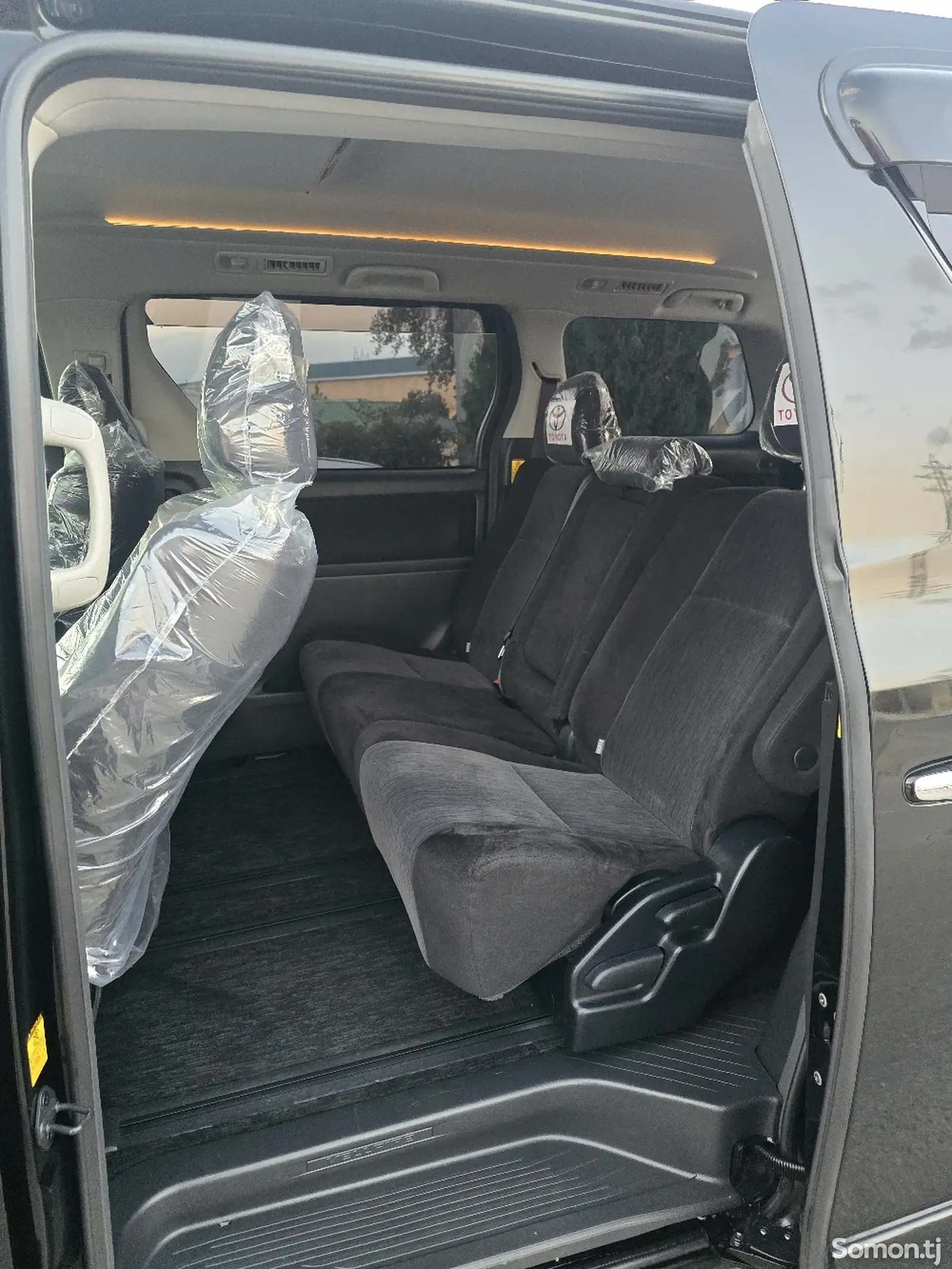 Toyota Vellfire, 2014-10