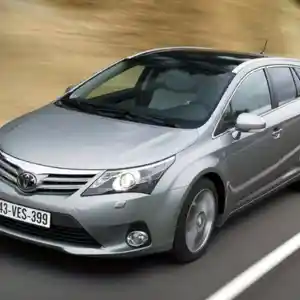 Лобовое стекло на Toyota Avensis 2011