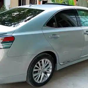 Lexus HS series, 2011