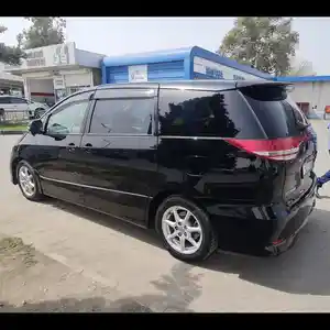 Toyota Estima, 2010