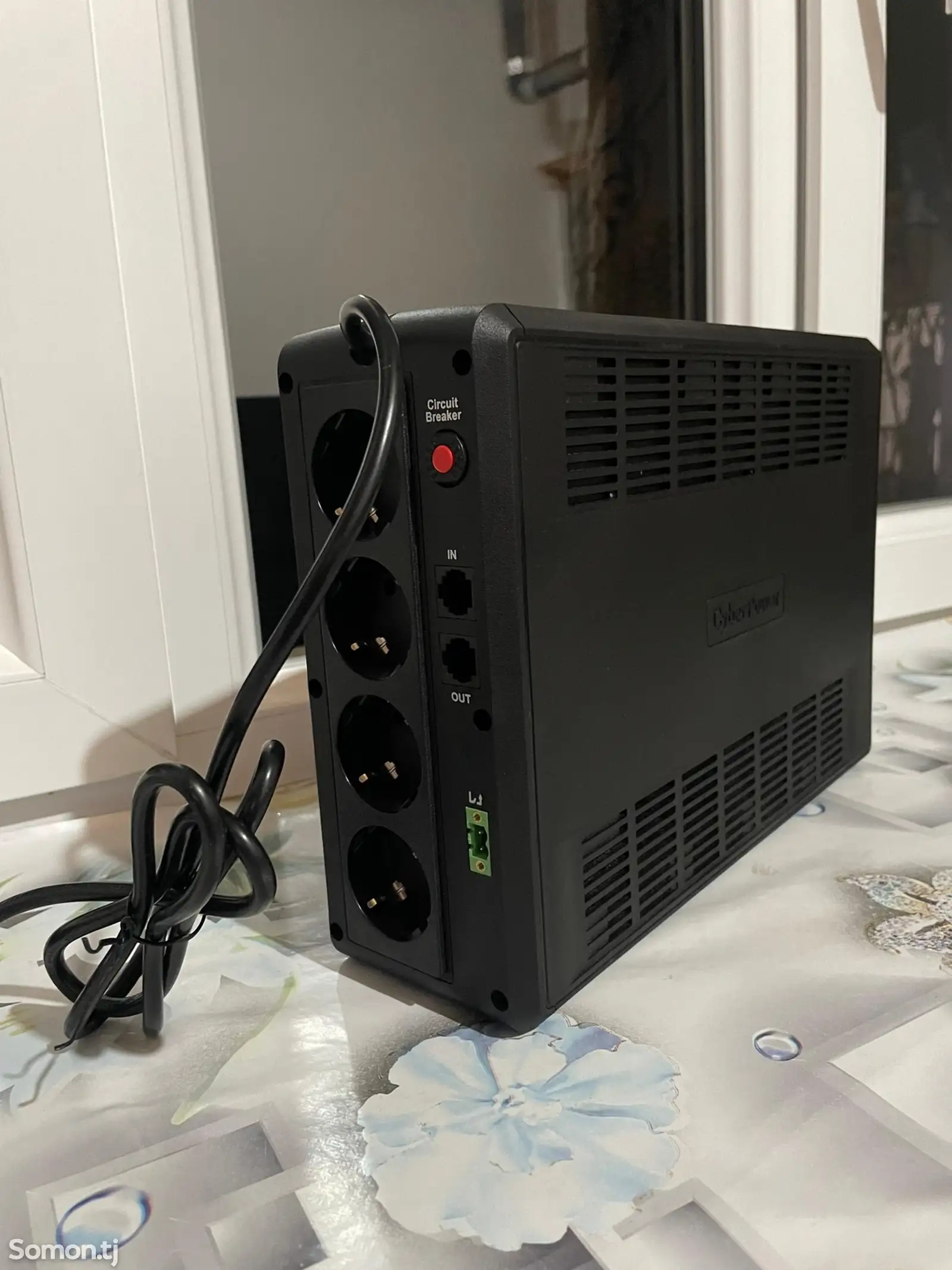 Источник бесперебойного питания CyberPower UT1200EG-1