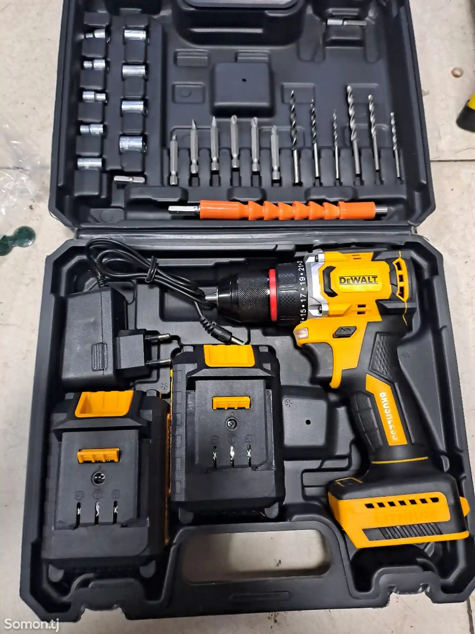 Шуруповёрт бесщеточный DeWalt-1