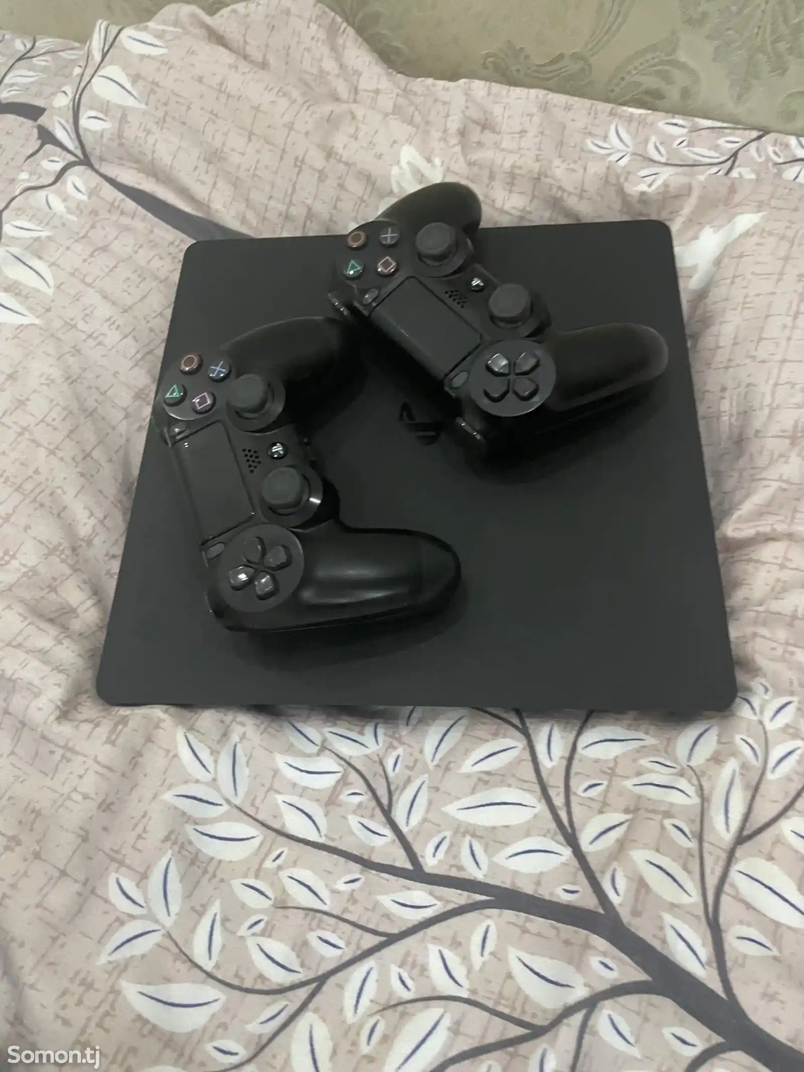 Игровая приставка Sony PlayStation 4 slim-1