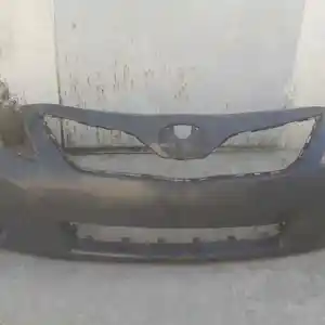 Передний бампер на Toyota Camry 2
