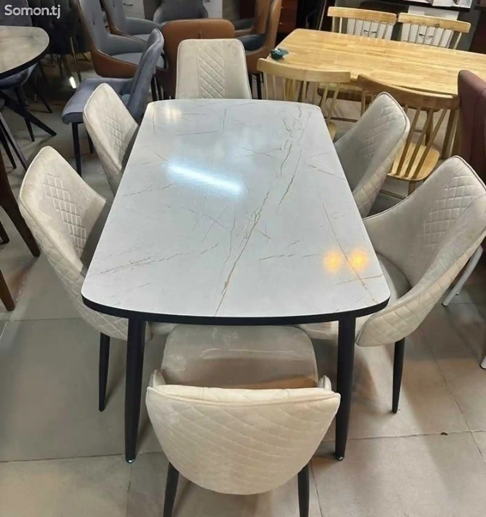 Стол и стулья на 6 персон
