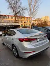 Hyundai Elantra, 2017-4