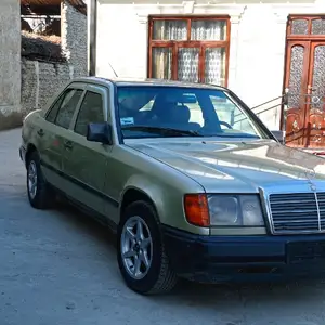 Mercedes-Benz W124, 1986