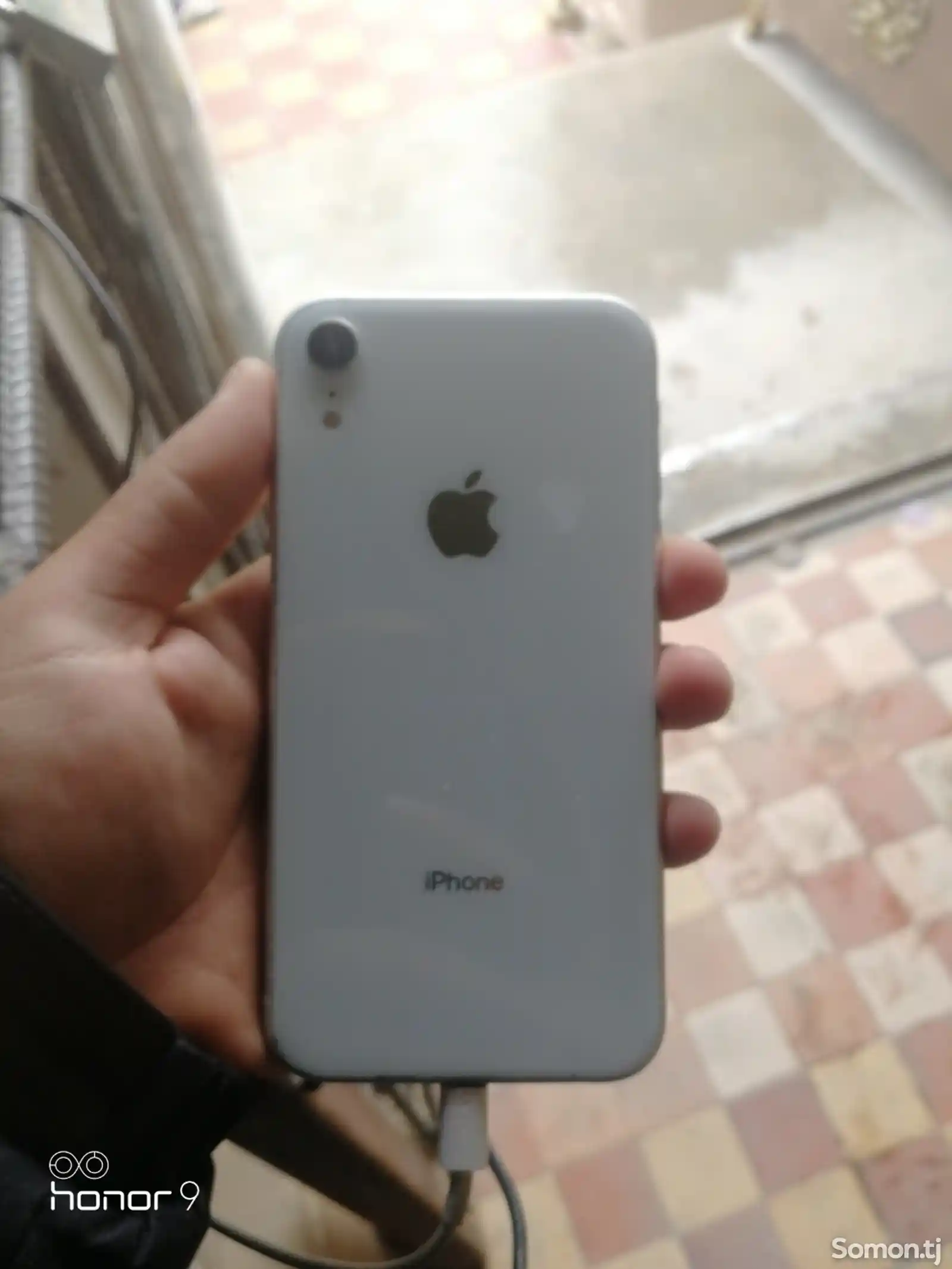 Apple iPhone Xr, 64 gb, White-1