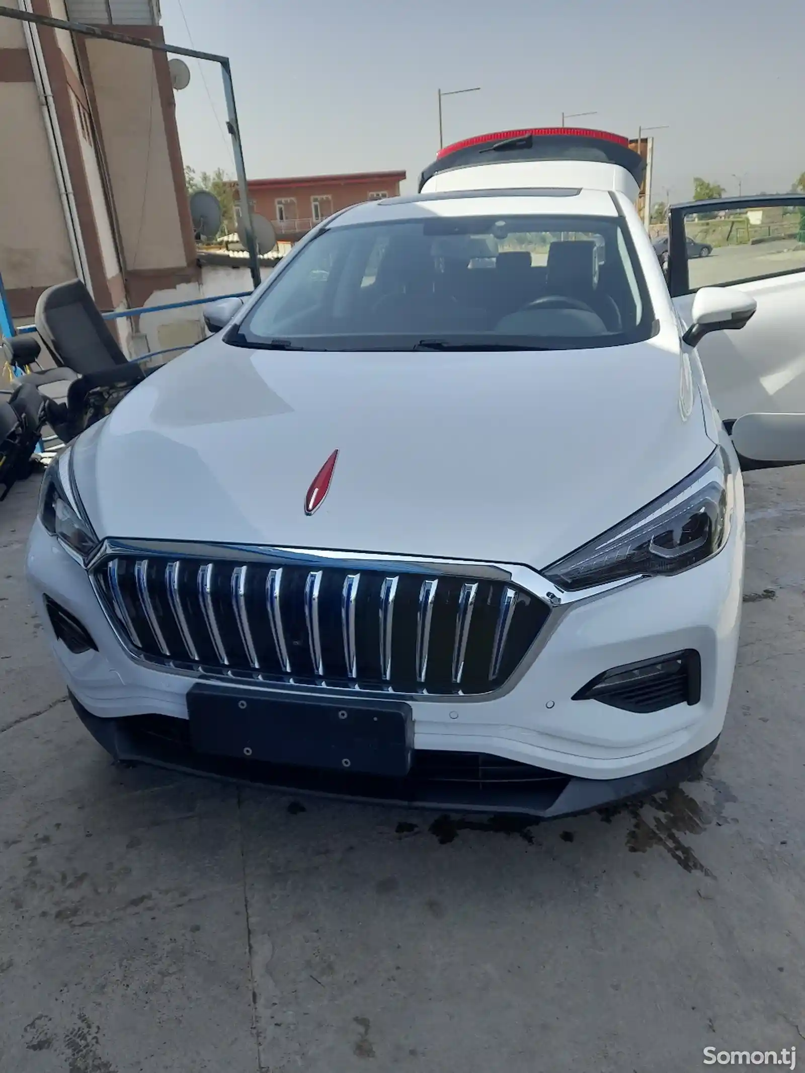 Hongqi E-HS3, 2019-8