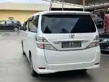 Toyota Vellfire, 2010-5