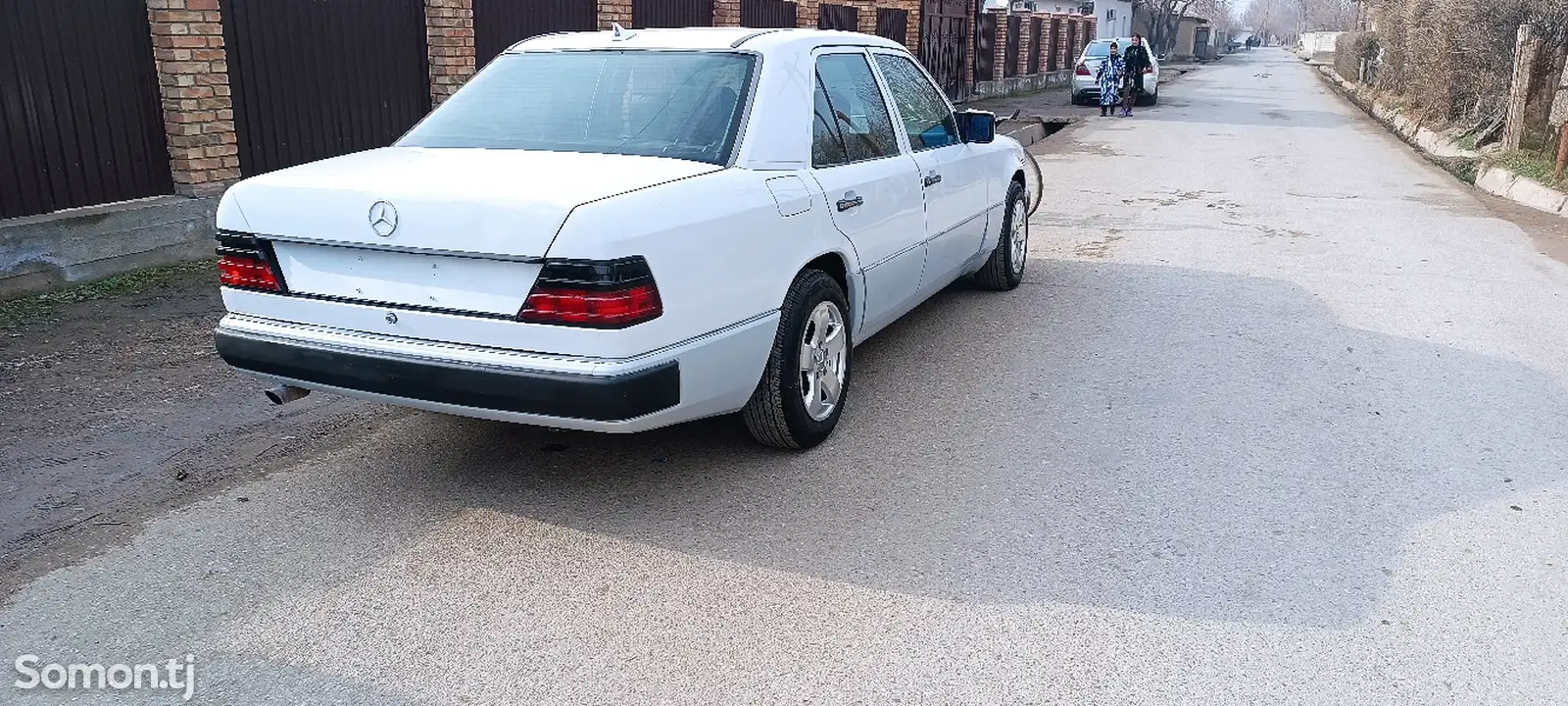 Mercedes-Benz W124, 1990-1