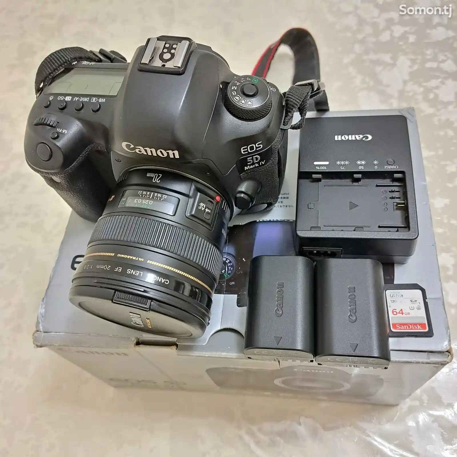 Зеркальный фотоаппарат Canon EOS 5D Mark IV Объектив 20mm f2.8-3