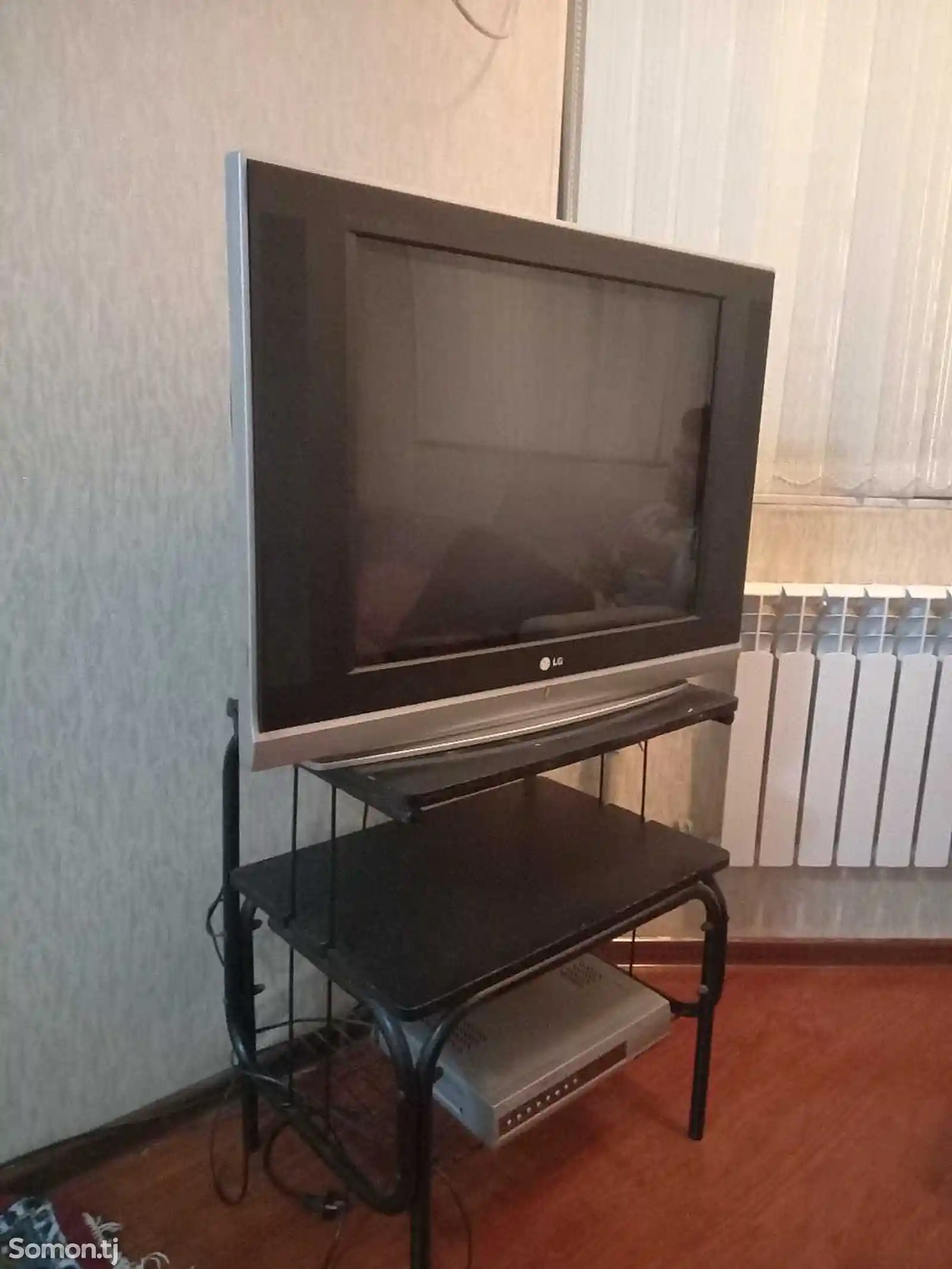 Телевизор LG с подставкой и ресивером