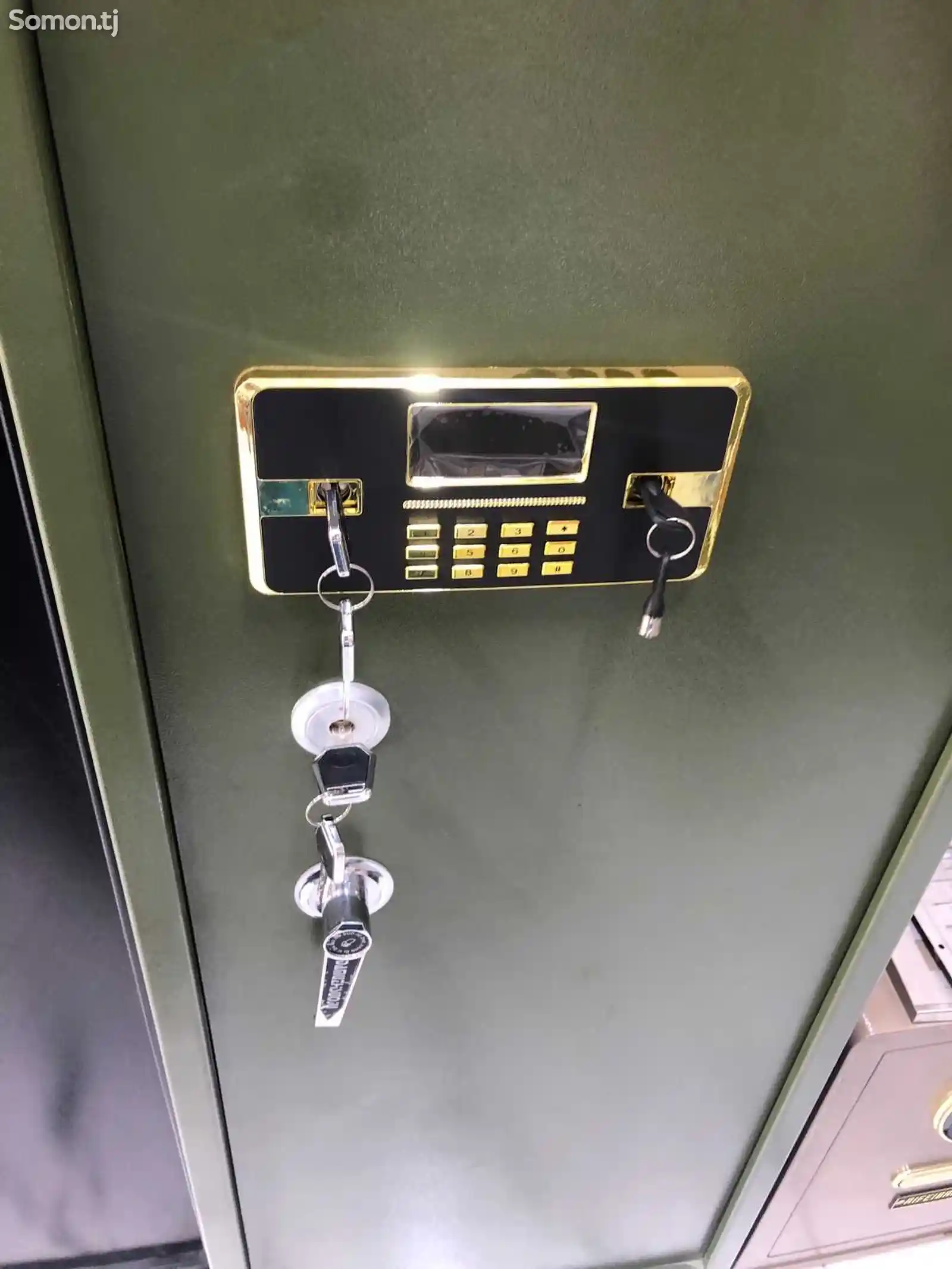 Оружейный сейф с двумя ключами и цифровой код-1