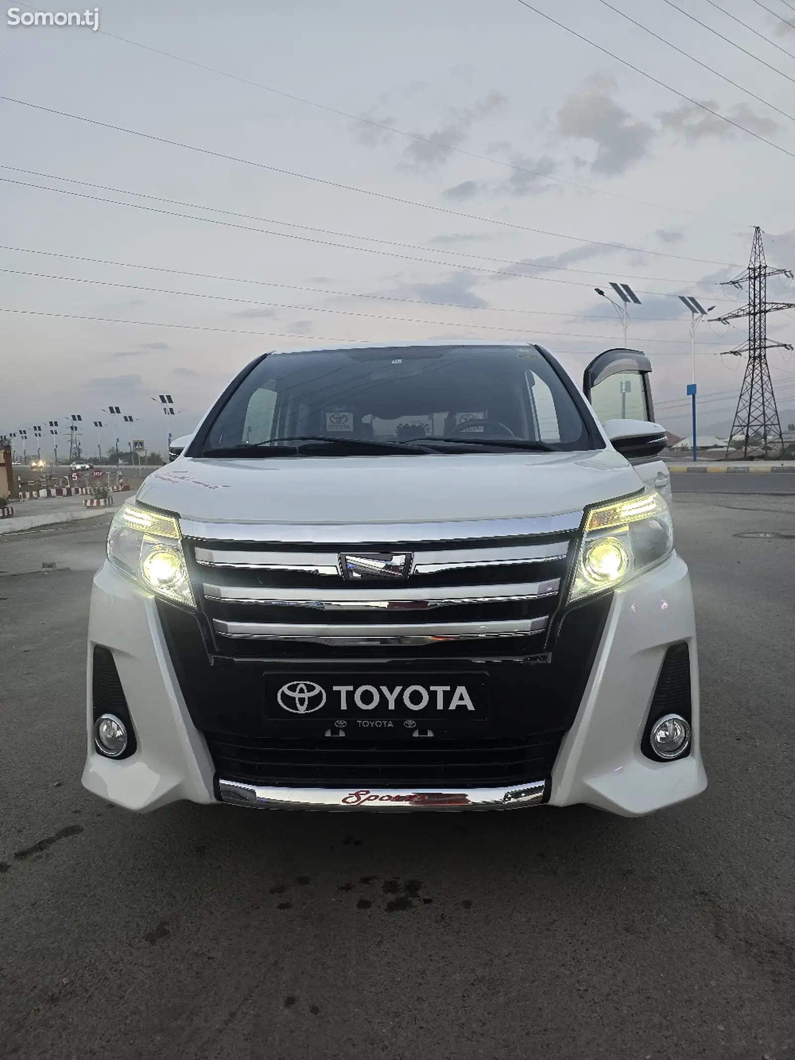 Toyota Voxy, 2014-6