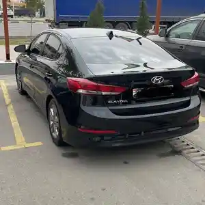 Hyundai Elantra, 2017