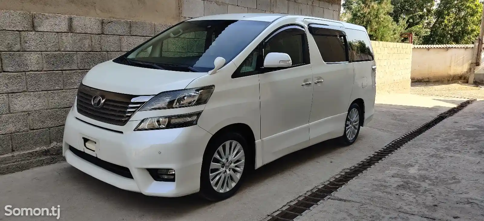 Toyota Vellfire, 2010-5