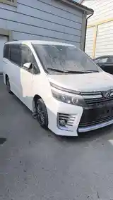 Toyota Voxy, 2015-7