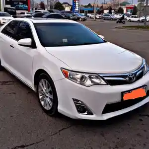 Лобовое стекло на Toyota Camry 3