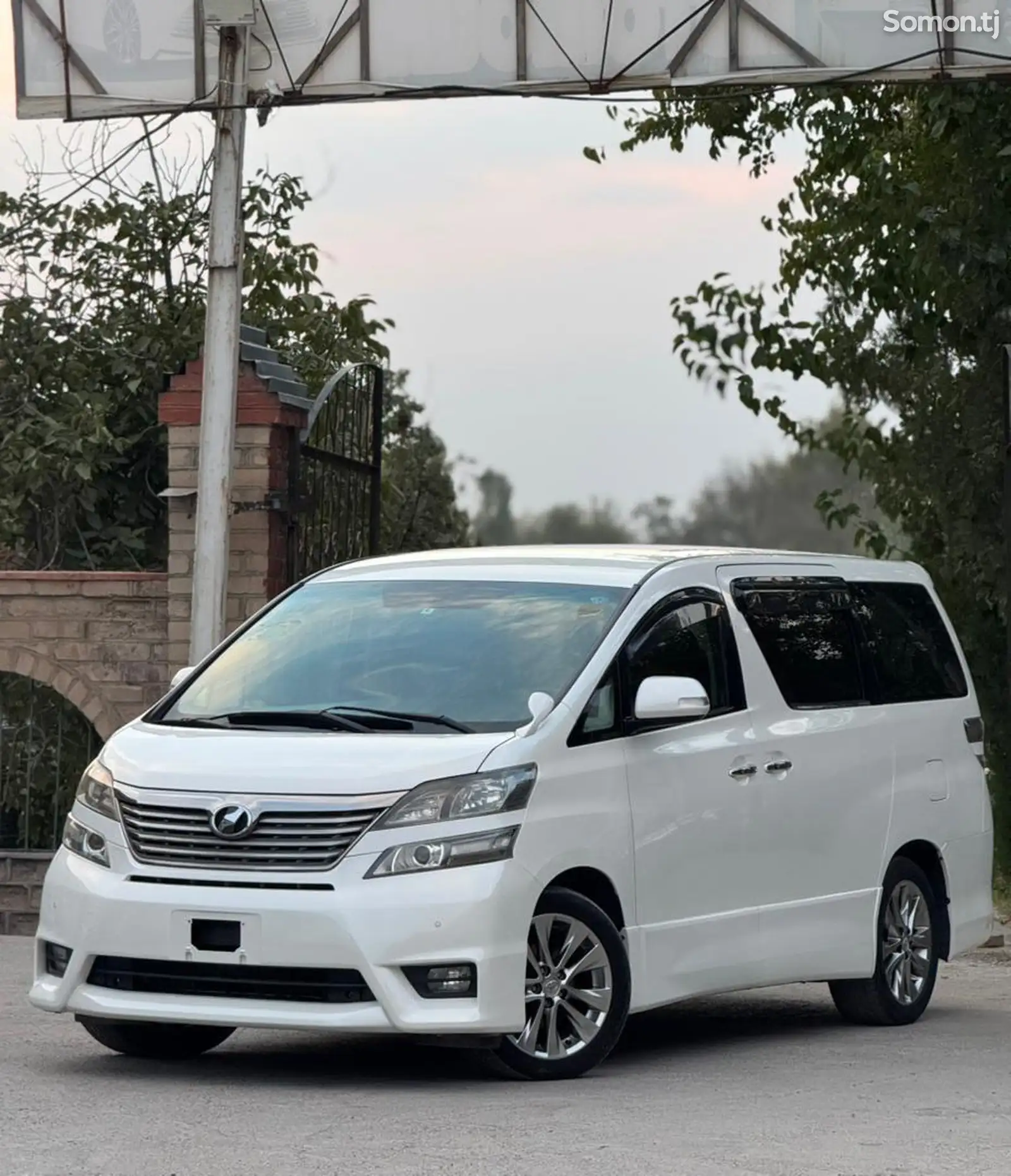 Toyota Vellfire, 2014-1