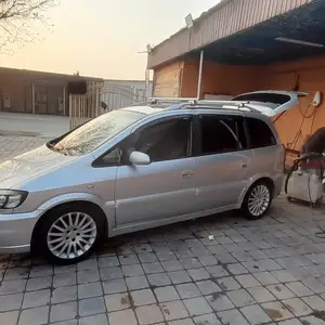 Opel Zafira, 2005