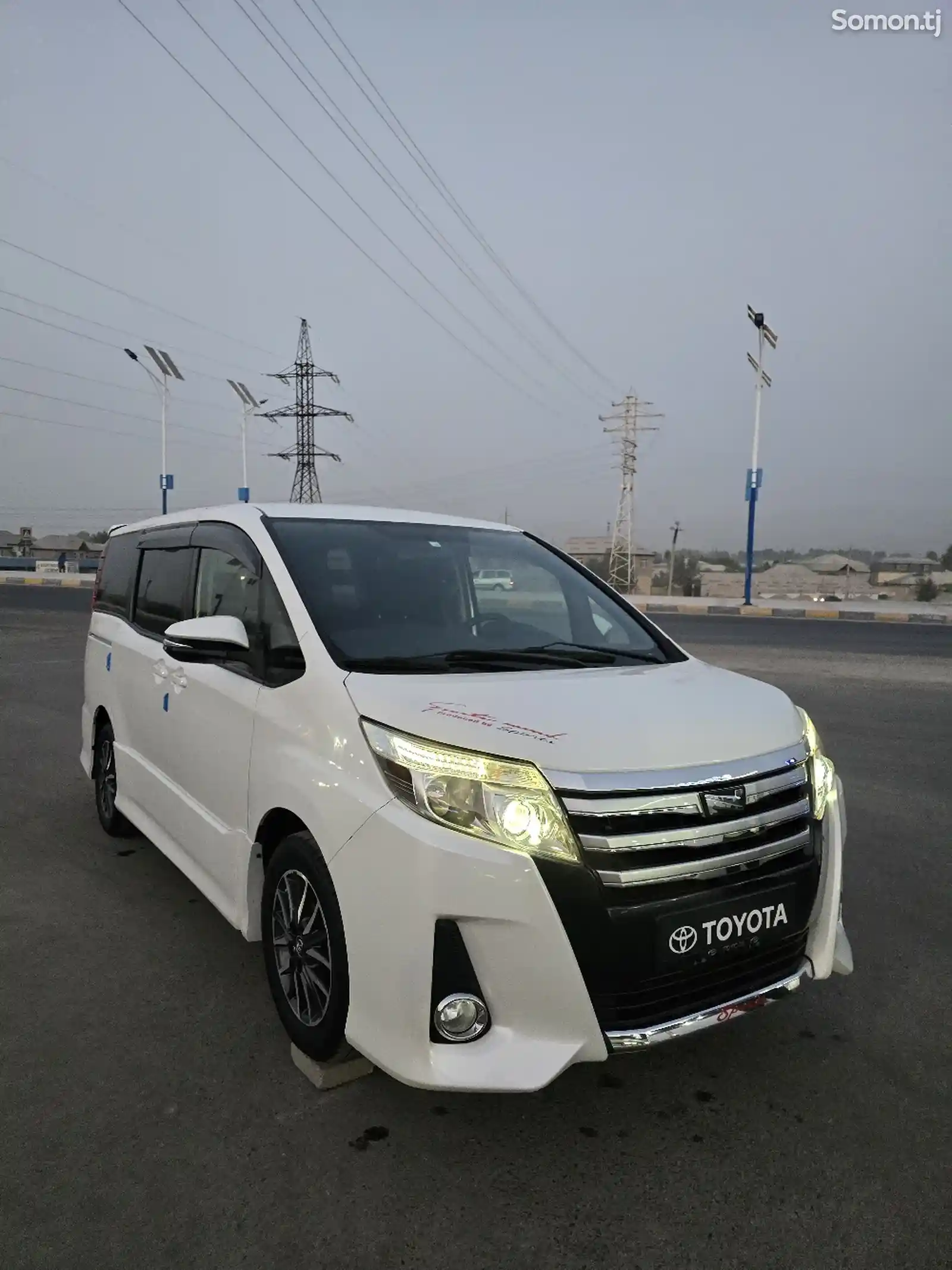 Toyota Voxy, 2014-13