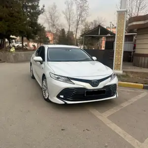 Toyota Camry, 2018