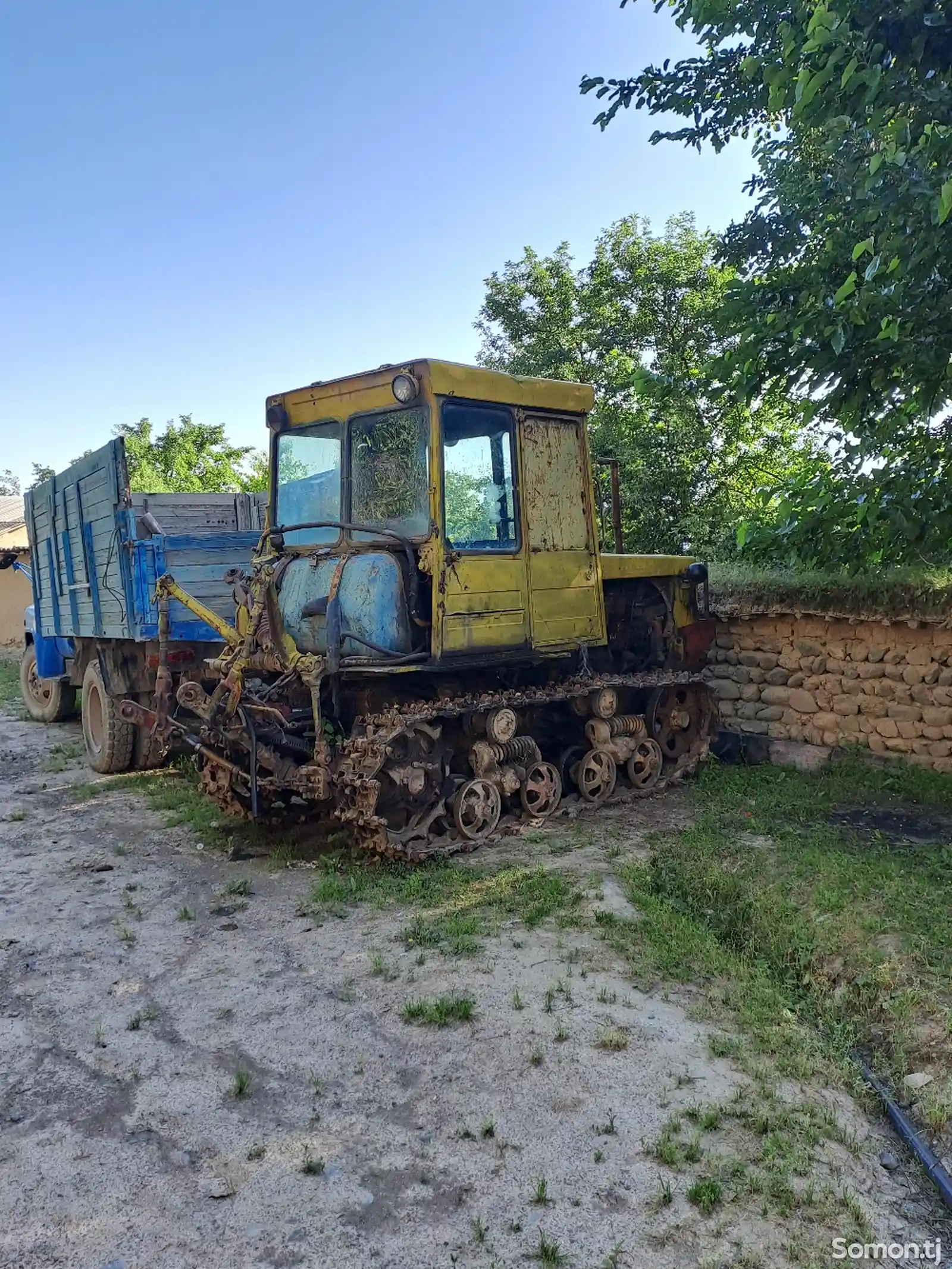 Гусеничный трактор-6