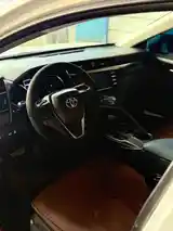 Toyota Camry, 2019-5