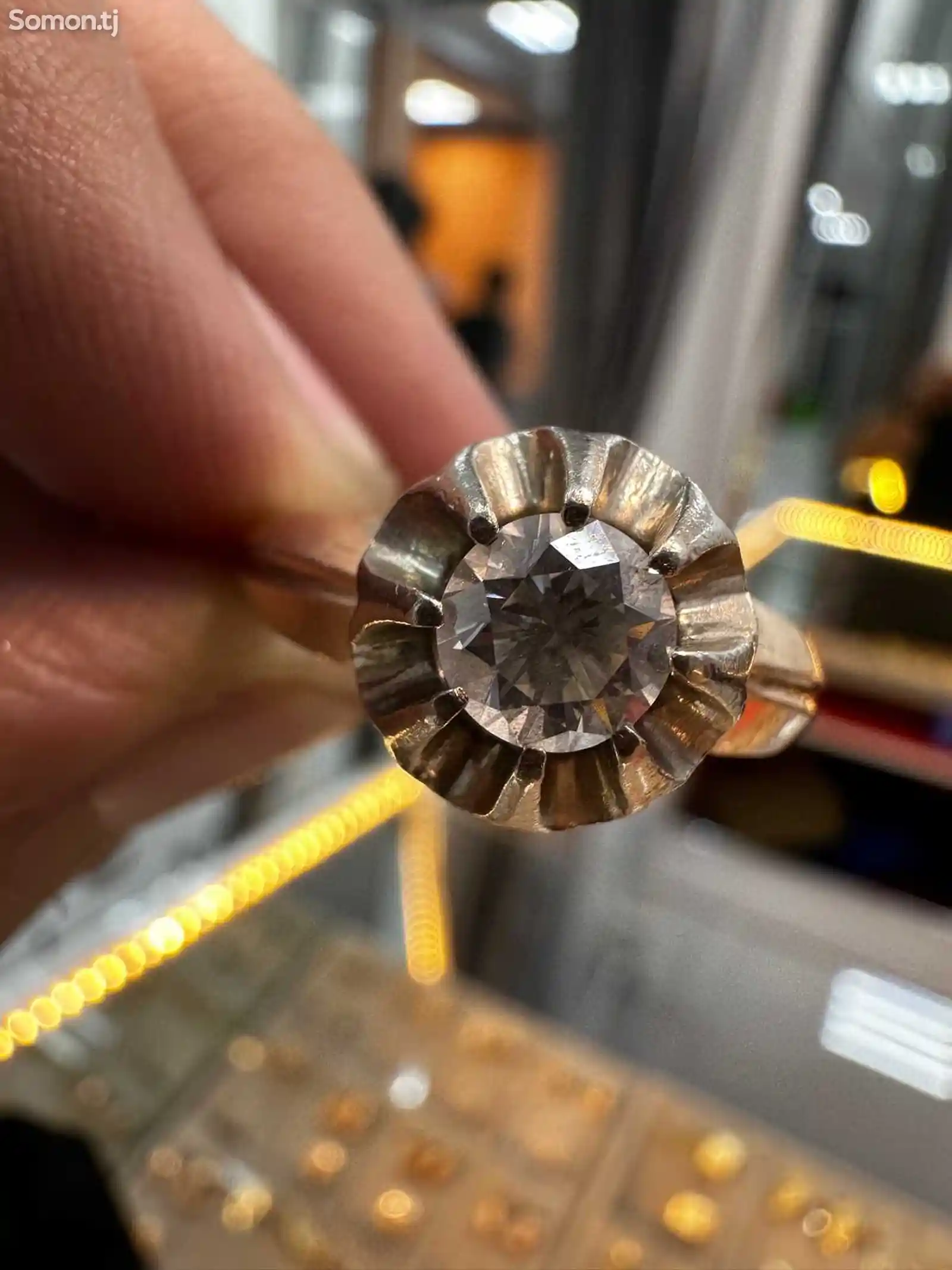 Золотое кольцо с бриллиантом 1 карат-5