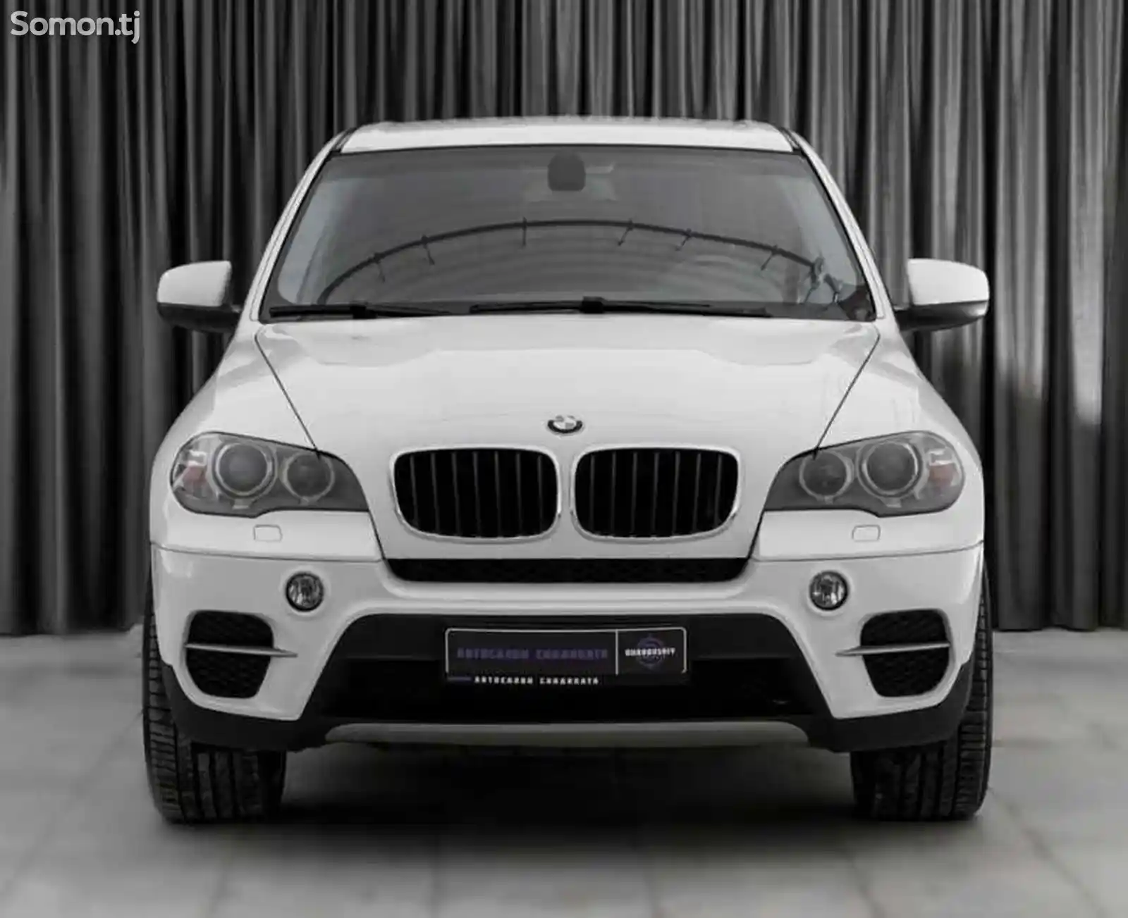 Лобовое стекло на BMW X5 E70 2006-13