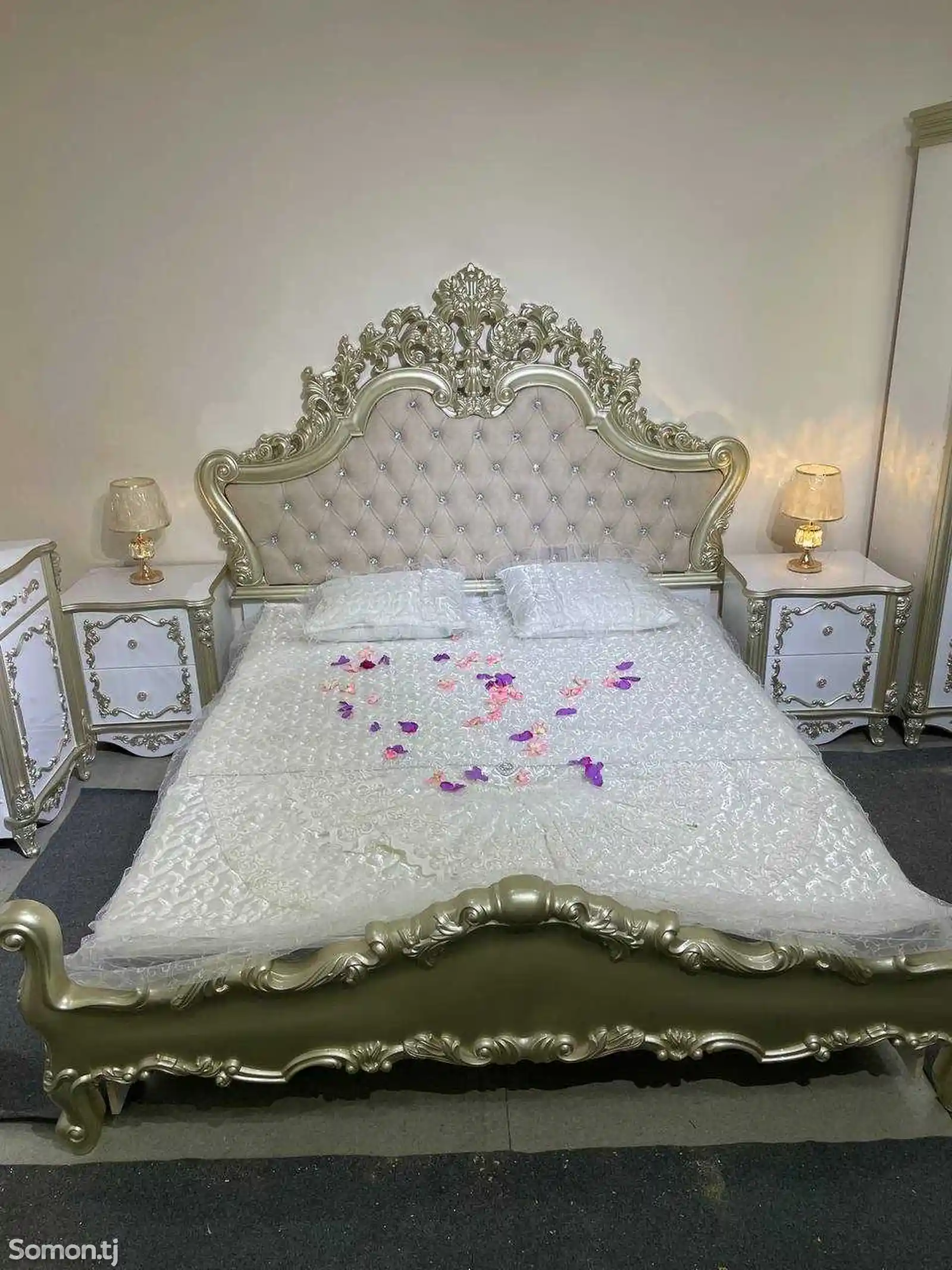 Королевский спальный гарнитур Barokko-6