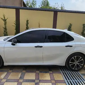 Toyota Camry, 2019