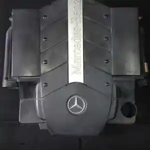 Крышка двигателя от Mercedes Benz