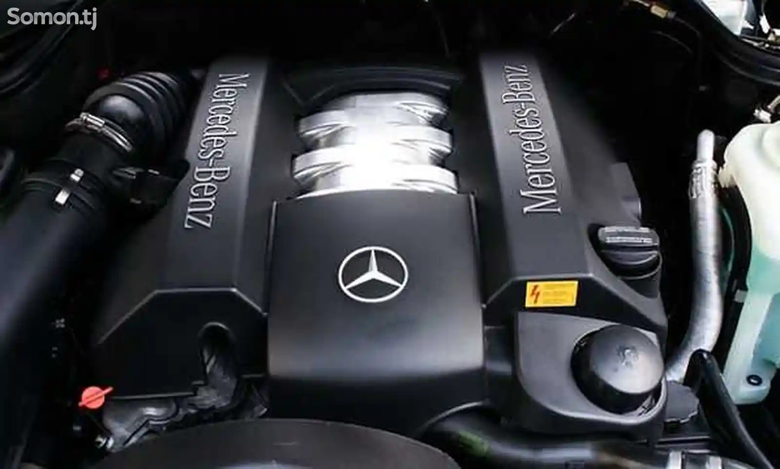 Крышка мотор от Mercedes Benz