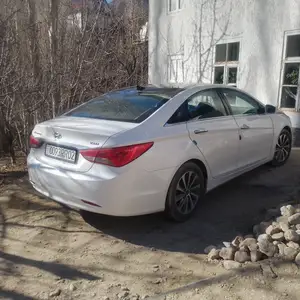 Hyundai Sonata, 2011