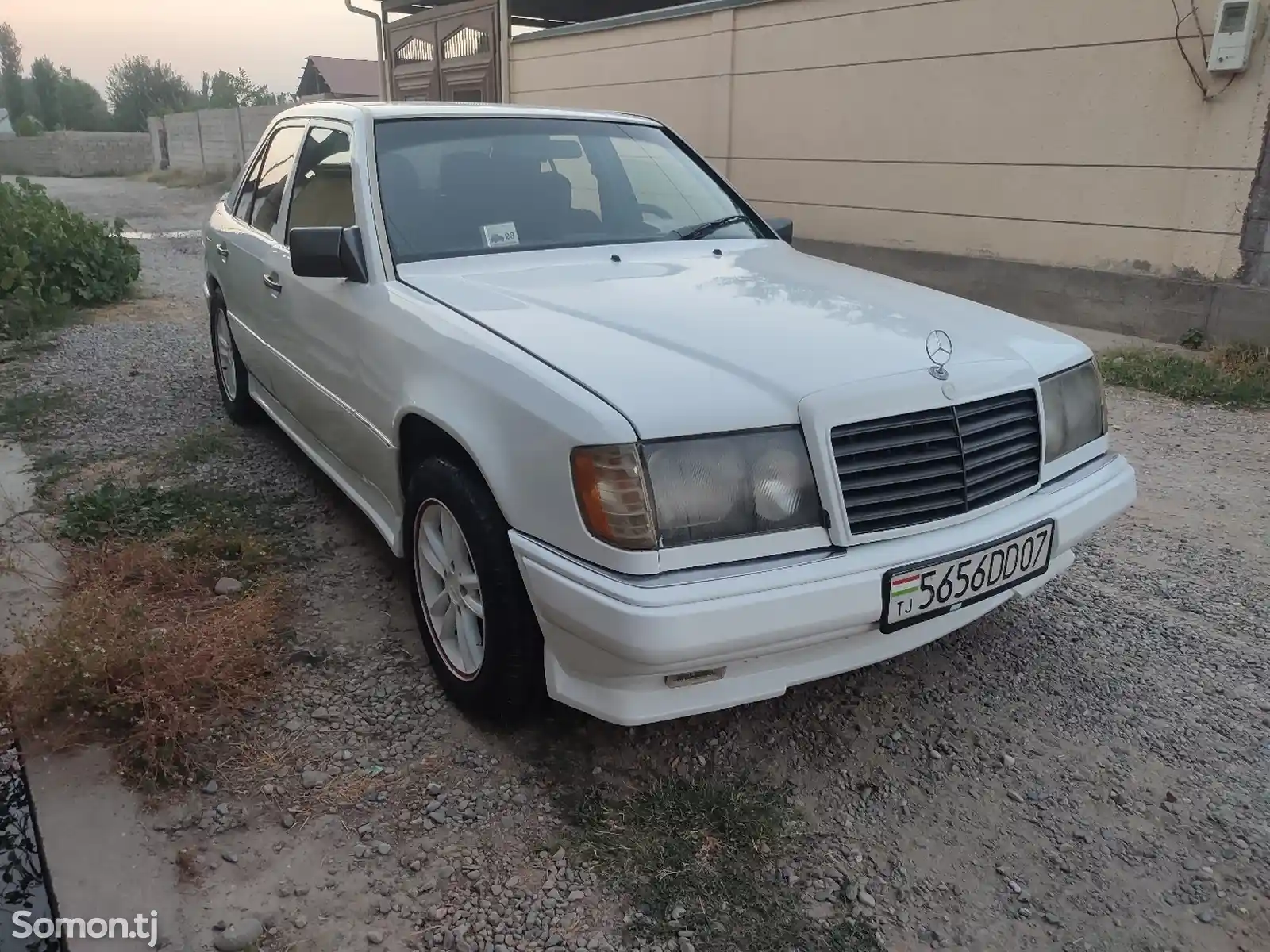 Mercedes-Benz W124, 1990-1