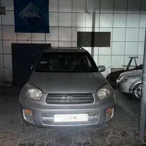 Toyota RAV 4, 2001