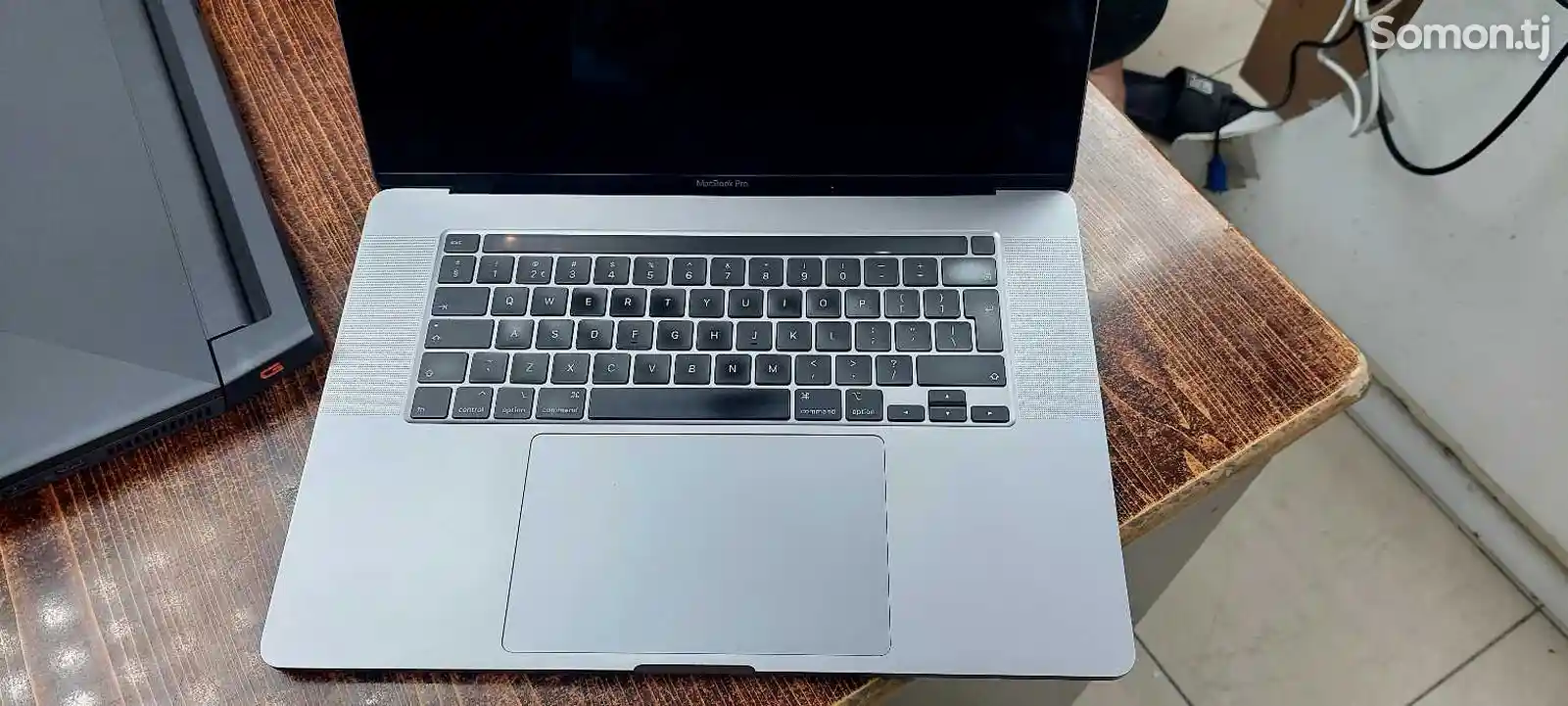 Ноутбук MacBook Pro i7 16gb 500 SSD 4GB VGA touch bar-3